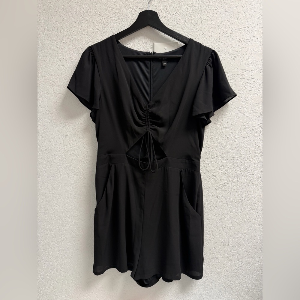 EUC Black Ruched Open Center Cutout Pocket Romper 8
